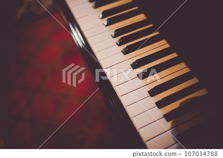 Image of piano keyboard 107034788