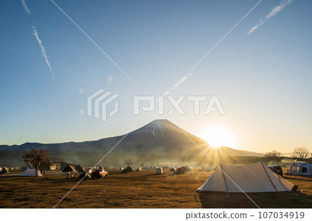 Mt. Fuji and sunrise seen from the campsite in Shizuoka Prefecture 107034919