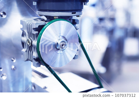 The production mechanism of the transmission of torque on the production line. Industrial toned background for presentation The production mechanism of the transmission of torque on the production line. Industrial toned background for presentation 107037312