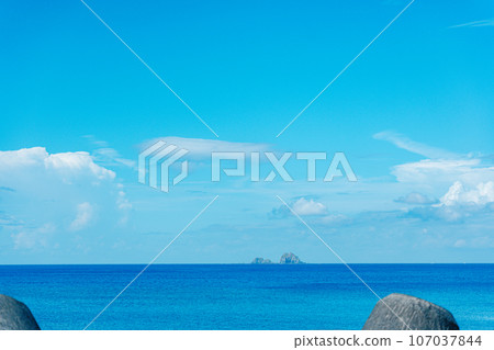 大海、地平線、夫妻岩 大海、地平線、夫妻岩 107037844