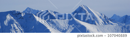 Snow covered mountain ranges seen from the Horneggli ski area, Switzerland. 107040889