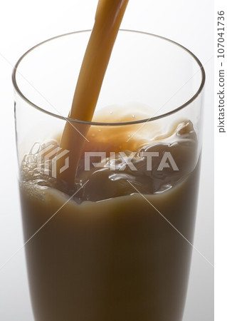 倒奶茶 107041736