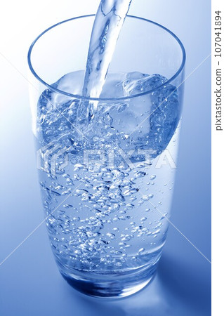 倒水 倒水 107041894