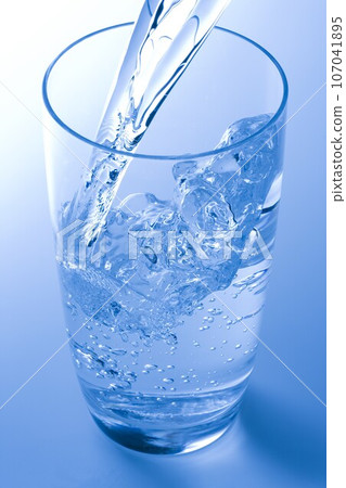 倒水 倒水 107041895