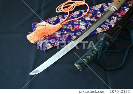 Japanese sword 107042523