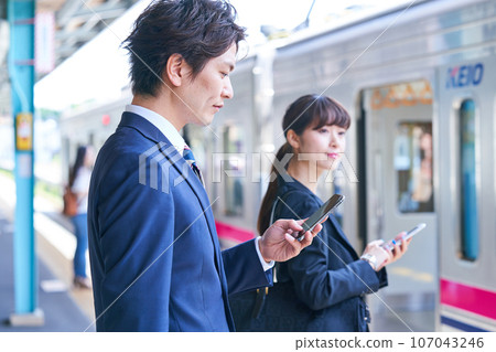 A man and a woman waiting for a train. Photography provided by Keio Electric Railway Co., Ltd. A man and a woman waiting for a train. Photography provided by Keio Electric Railway Co., Ltd. 107043246