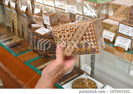 Hakone parquet and traditional crafts 107043392