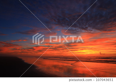 美麗的海灘日出 美麗的海灘日出 107043651