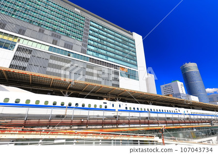 [神奈川縣] 晴天的新橫濱車站與新幹線 107043734