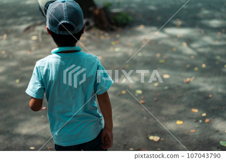 back view, younger, baby boy 107043790