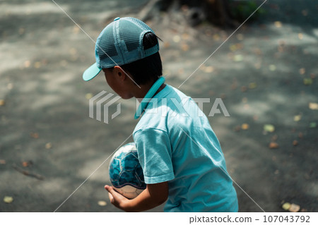 soccer ball, soccerball, lad 107043792