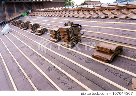 Image of roof tile replacement work for a Showa house | Image of tile renovation Image of roof tile replacement work for a Showa house | Image of tile renovation 107044507