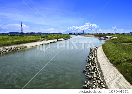 Blue sky and white clouds, Yabe River, Yabe River Bridge, and Unzen from Miyama City in August Blue sky and white clouds, Yabe River, Yabe River Bridge, and Unzen from Miyama City in August 107044971