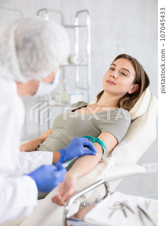 Intravenously injection young patient Intravenously injection young patient 107045433