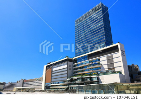 [Kanagawa Prefecture] JR Yokohama Tower (Yokohama Station) on a sunny day 107046151