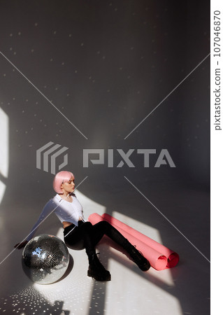 Contemporary Pink-Haired Woman in Minimalist Studio 107046870