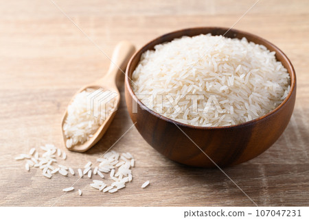 Thai Jasmine rice seed in wooden bowl with spoon, Organic rice, Healthy food ingredient Thai Jasmine rice seed in wooden bowl with spoon, Organic rice, Healthy food ingredient 107047231