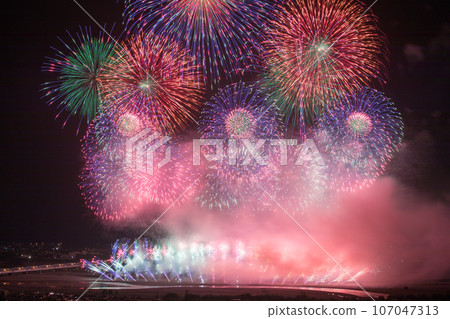 A large wide star mine that colors the night sky of the Oigawa River A large wide star mine that colors the night sky of the Oigawa River 107047313