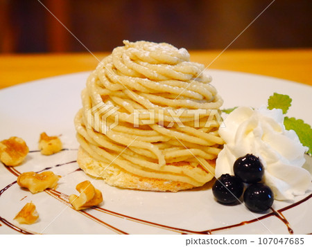 Mont Blanc served on a plate 107047685