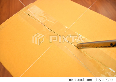 paper box with sharp knife, packaging industry 107047728