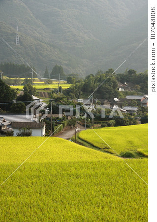 山村和豐碩的梯田 山村和豐碩的梯田 107048008