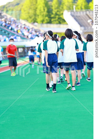 在體育場比賽 在體育場比賽 107048213