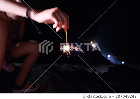 手中的煙火 107049242