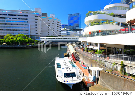 [Kanagawa Prefecture] Sunny Yokohama Bay Quarter and JR Yokohama Tower 107049407