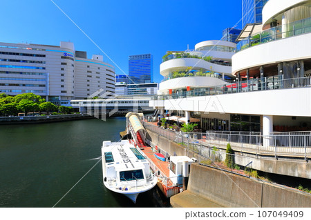 [Kanagawa Prefecture] Sunny Yokohama Bay Quarter and JR Yokohama Tower 107049409