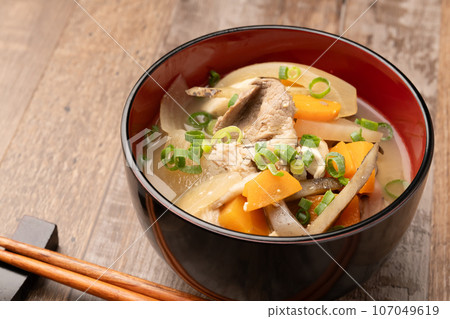 豬肉和蔬菜味噌湯 107049619