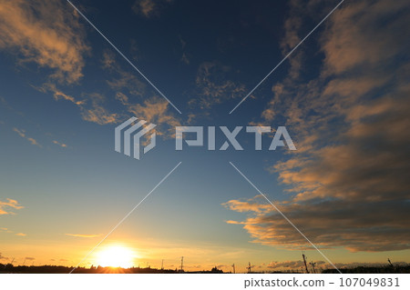 日落照亮的雲彩 107049831