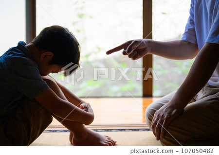 坐著做體育課的孩子 107050482