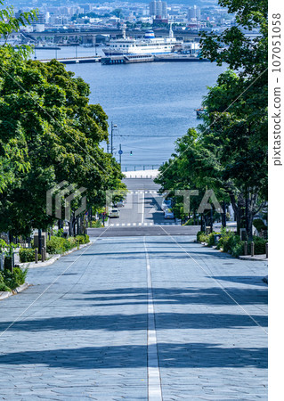 Hachimanzaka where you can see the sea of Hakodate 107051058
