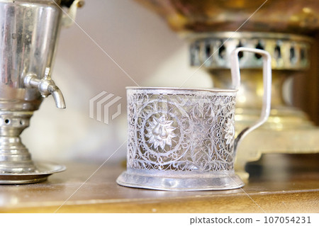 A cup holder for tea serving for safety while drinking tea 107054231