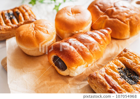 Sweet bread 107054968