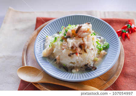 Dakanmari 風味雞湯和米飯 Dakanmari 風味雞湯和米飯 107054997