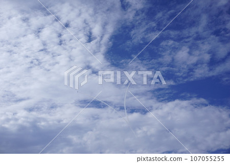 天空中畫出的軌跡 天空中畫出的軌跡 107055255