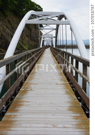 北海道江差鎮海鷗島海濱長廊上的拱橋 107058787