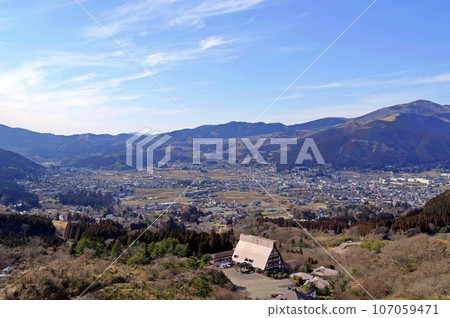 大分縣由布市由布市冬季的紗霧台景色 2023-02-05 107059471