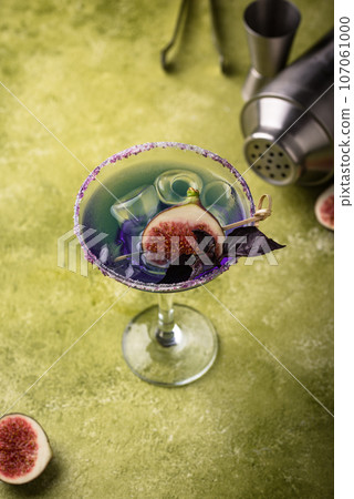 Purple fig cocktail or mocktail in glass Purple fig cocktail or mocktail in glass 107061000