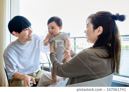 Close family relaxing on vacation Close family relaxing on vacation 107061741
