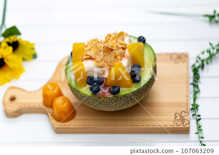 Melon parfait snack 107063209