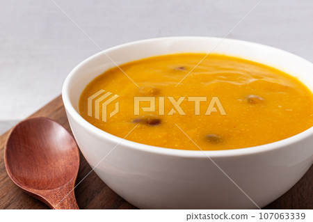 Sweet pumpkin porridge made from old pumpkins Sweet pumpkin porridge made from old pumpkins 107063339