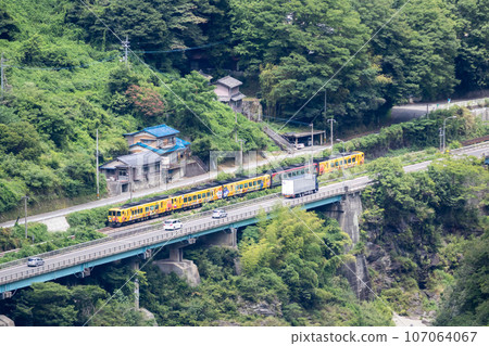 [島贊線] 沿著吉野川運行的特快南風 107064067