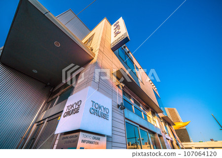 Japan's Tokyo cityscape Okinawa decreased ↓・Okinawa decreased from the previous week due to fixed point observation. Tokyo Cruise/Asakusa Water Bus Boarding Area = 17th 107064120