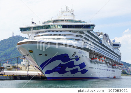 Diamond Princess (luxury cruise ship) Diamond Princess (luxury cruise ship) 107065051