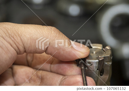 The chip insert replacement process by machine operator. The chip insert replacement process by machine operator. 107065132