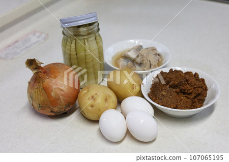 Ingredients for bamboo shoot soup: Local cuisine of Niigata Prefecture 107065195