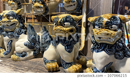 Souvenir shop Shisa figurine Okinawa Prefecture Souvenir shop Shisa figurine Okinawa Prefecture 107066215