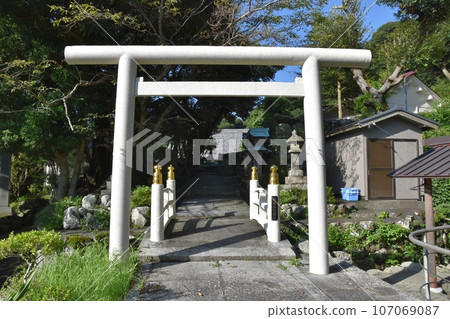 Clear skies at Mita Rashi Shrine, Mie Clear skies at Mita Rashi Shrine, Mie 107069087